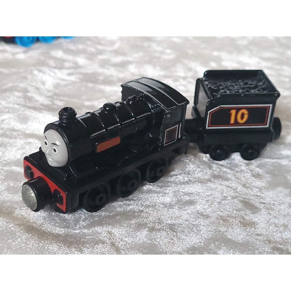 Lot of 9 Thomas & Friends Diecast Round Magnet Train Lot Gordon Douglas Tenders - Picture 4 of 16